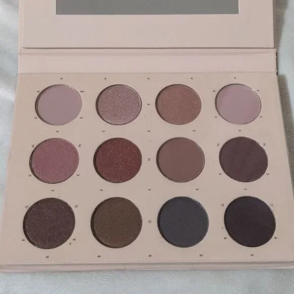 BCBGeneration Baby Girl Eyeshadow Palette, NEW in package, 12 pigmented Shadows - Picture 2 of 4